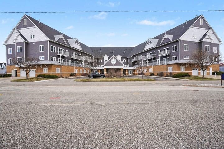 917 W Savidge Street 38, Spring Lake, MI 49456