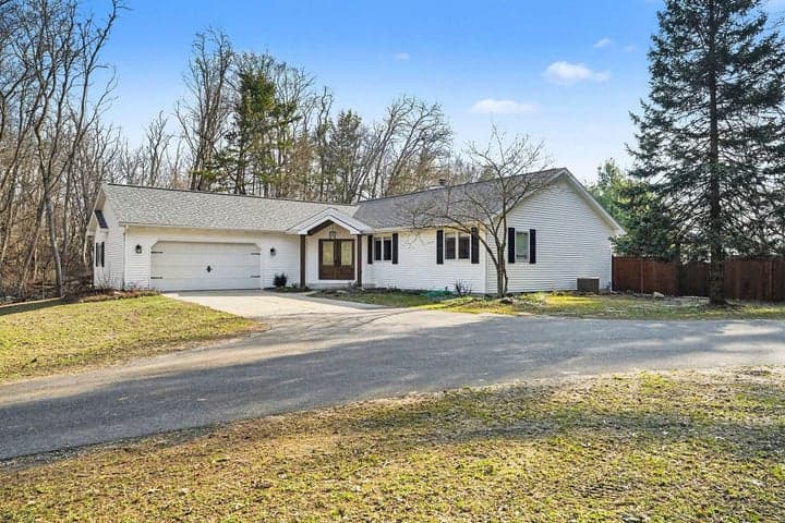 8856 N 42nd Street, Augusta, MI 49012