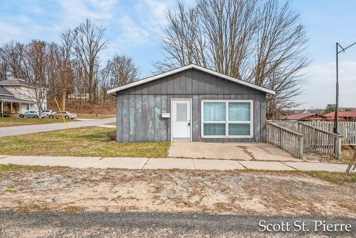 60 W 3rd Street, Shelby, MI 49455