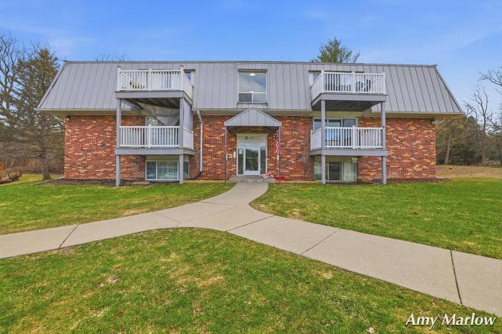 6716 Cascade Road SE 39, Grand Rapids, MI 49546