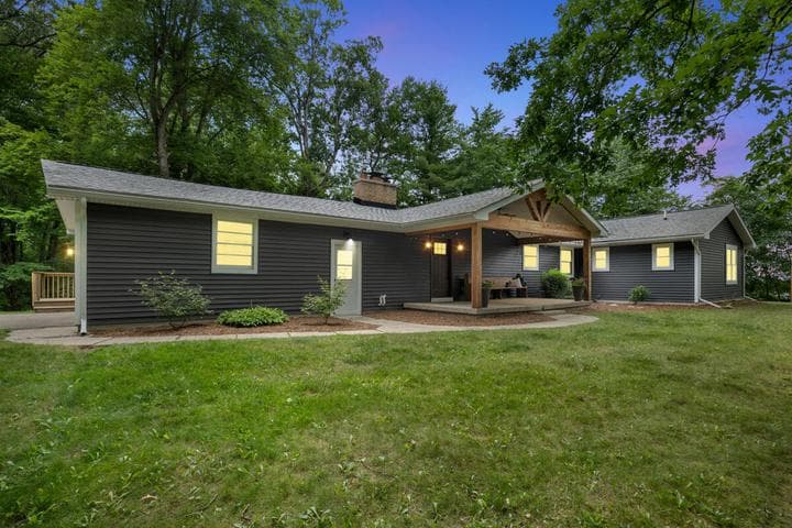 1059 Cumberland Avenue SE, Lowell, MI 49331