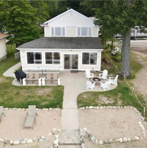 11362 E Shore Drive, Delton, MI 49046