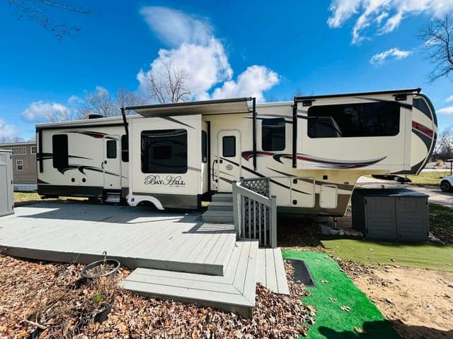 8303 W Royal Road 49, Canadian Lakes, MI 49346