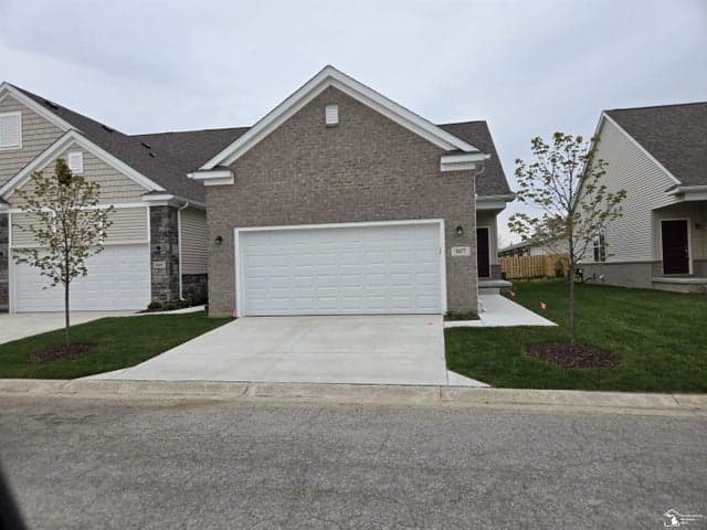 807 Plum Vlg Drive 57, Monroe, MI 48161