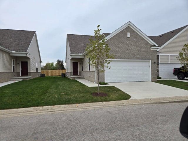 4260 Plum Village Circle 42, Monroe, MI 48161