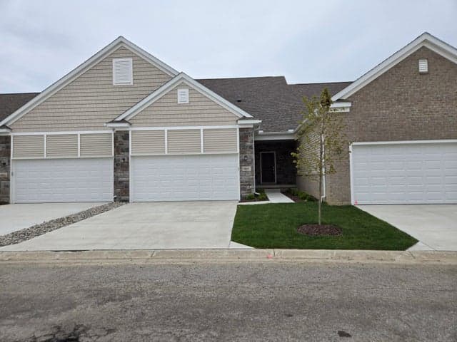 4268 Plum Village Circle 38, Monroe, MI 48161
