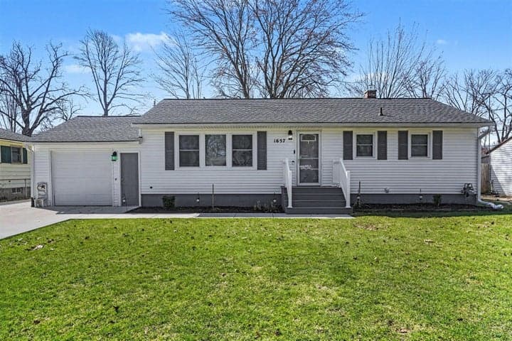 1657 Leif Avenue, Norton Shores, MI 49441
