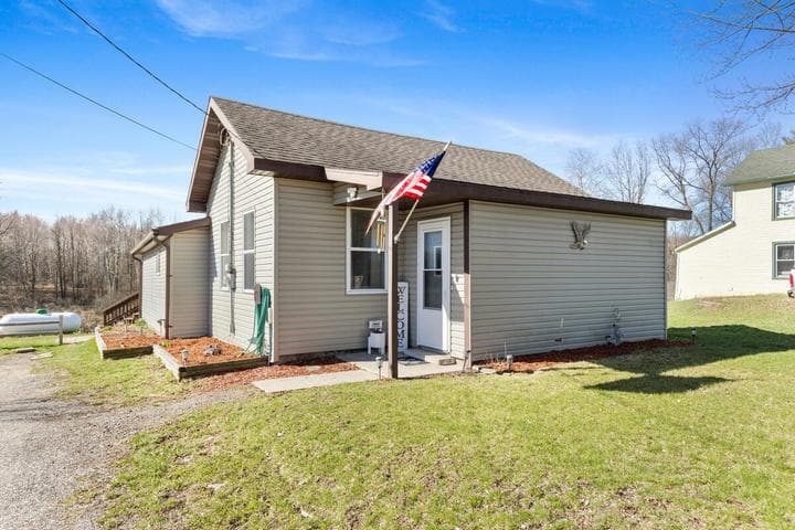 517 W Fenwick Road, Fenwick, MI 48834