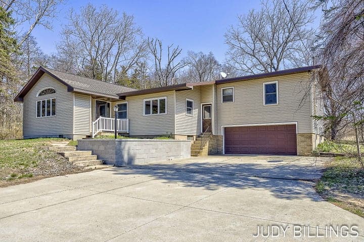 1501 68th Street, Fennville, MI 49408