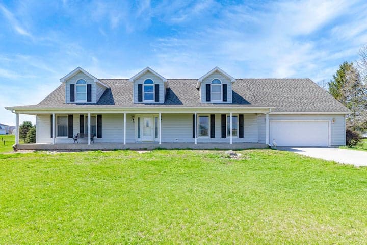 69500 Christiana Lake Road, Edwardsburg, MI 49112