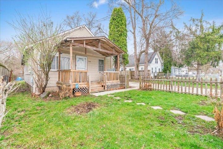 4924 Pleasant Grove Road, Lansing, MI 48910