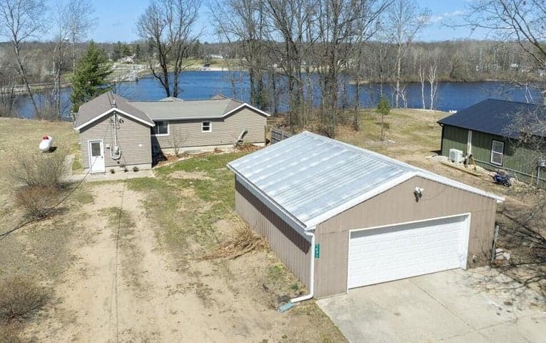1471 E Beechwood Lane, White Cloud, MI 49349