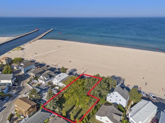 30 Lakeshore Drive, South Haven, MI 49090