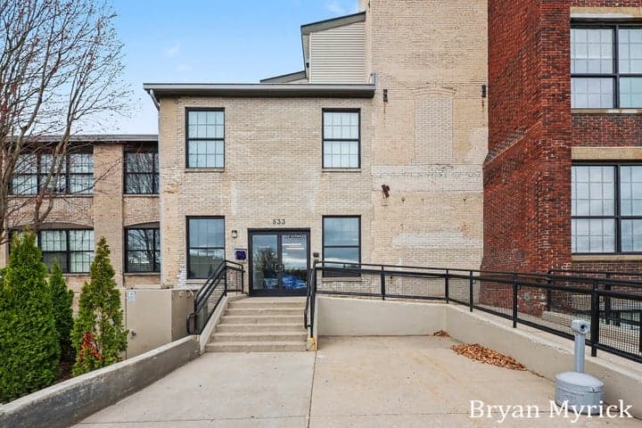 533 Columbia Avenue 107, Holland, MI 49423