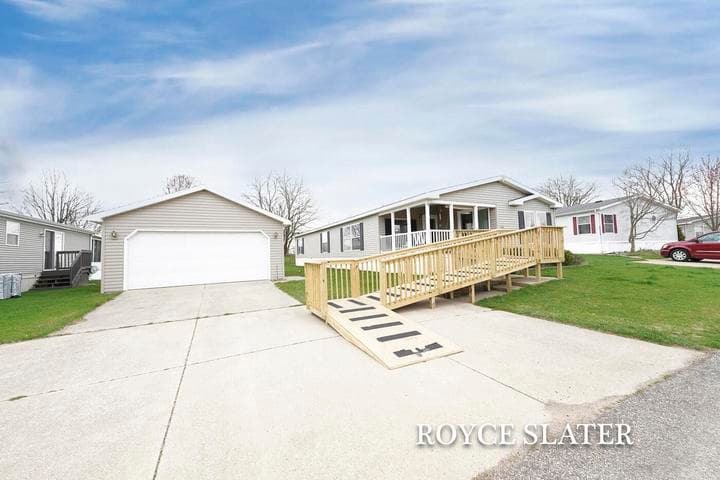 4001 E Wembley Lane, Kalamazoo, MI 49009