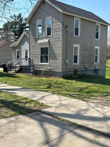 714 N Maple Grove Avenue, Hudson, MI 49247