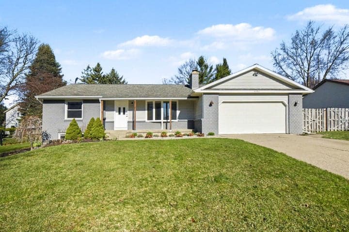 6593 Crownpointe Drive SW, Byron Center, MI 49315