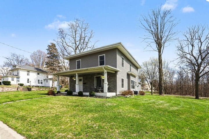 454 E Chicago Street, Jonesville, MI 49250