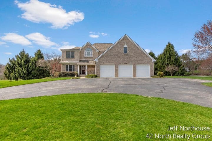 7553 Willow Pointe Drive, Caledonia, MI 49316