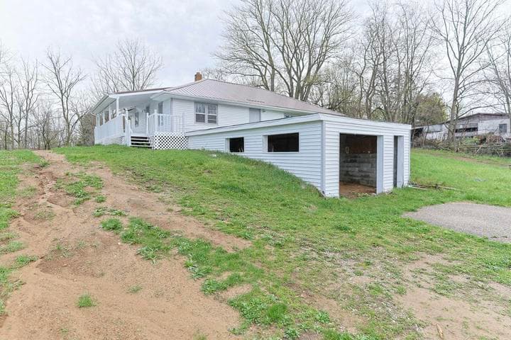 1582 Bakertown Road, Buchanan, MI 49107