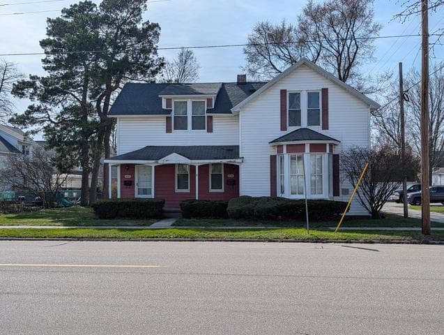 208 S Washington Avenue, Ludington, MI 49431