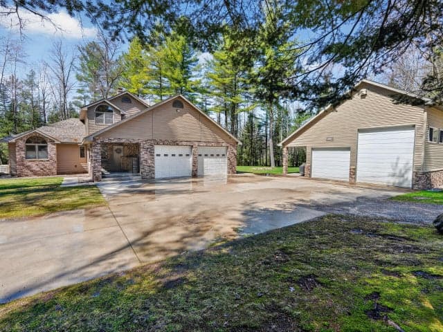 1697 Wildwood Road, Sterling, MI 48659
