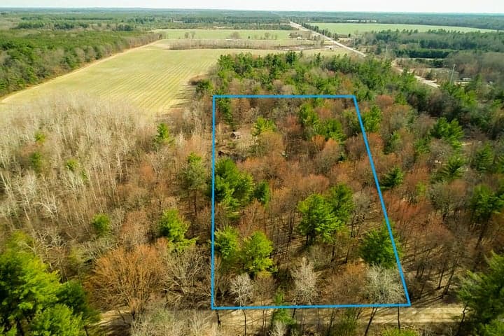 4866 E 8th Street, White Cloud, MI 49349