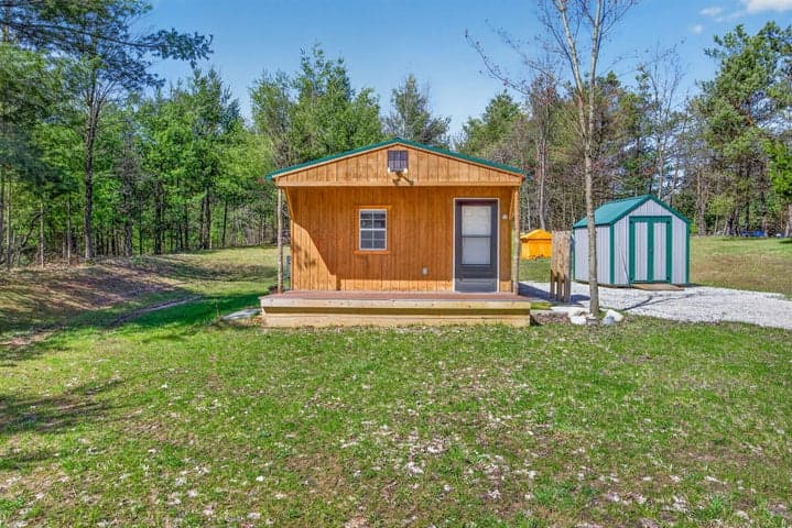 4179 N Lakola Road, Leroy, MI 49655