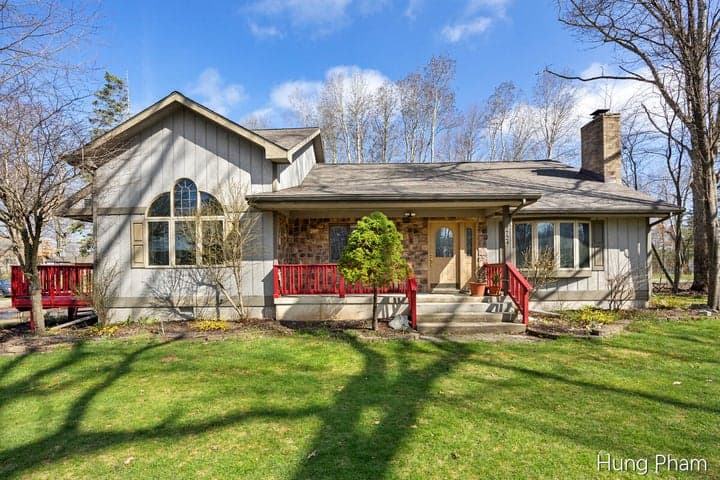 7724 W Lake Drive, Stanwood, MI 49346