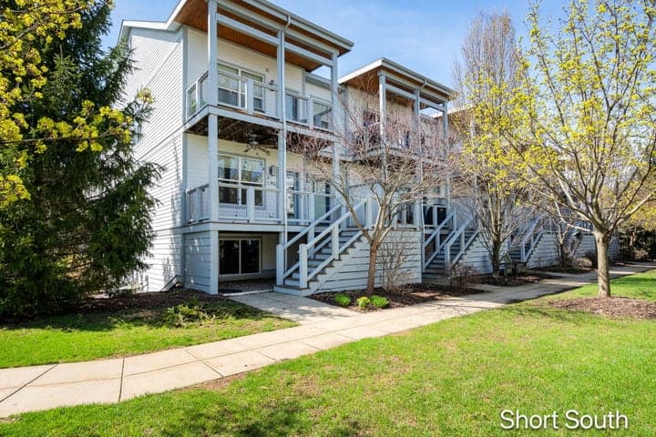 2090 Celadon Drive NE, Grand Rapids, MI 49525