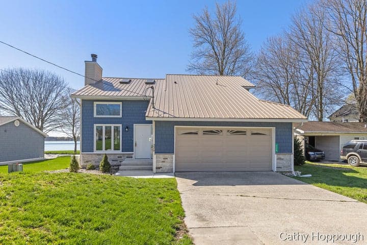 229 Ivason Drive, Stanton, MI 48888