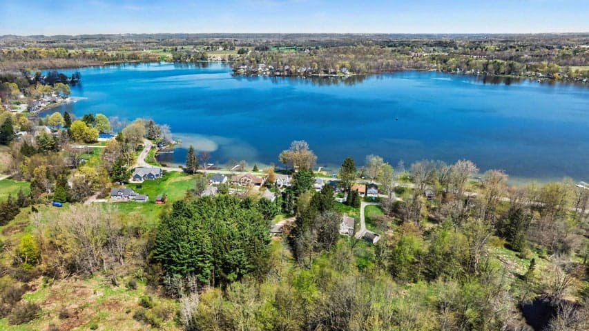 5976 Lake Street, Fennville, MI 49408