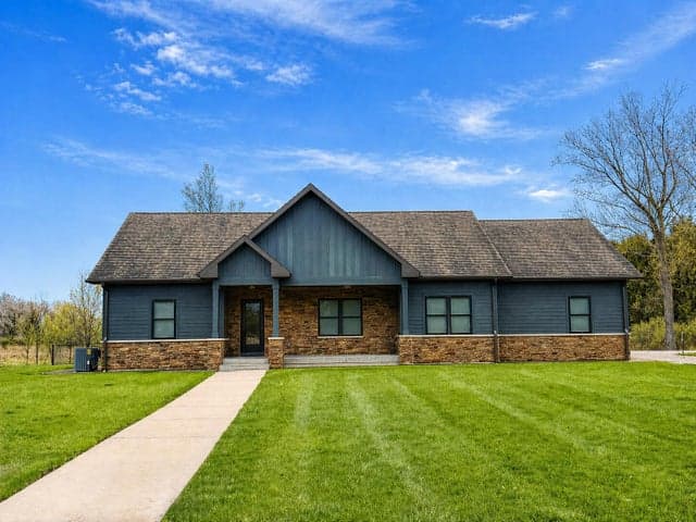 16054 Division Drive, Marshall, MI 49068