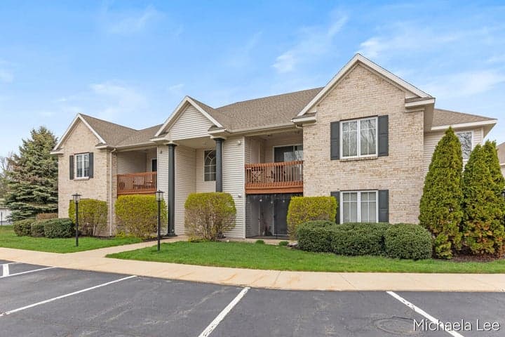 12265 S Crystal Waters Drive 5, Holland, MI 49424