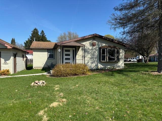 228 W Forest Street, Edmore, MI 48829