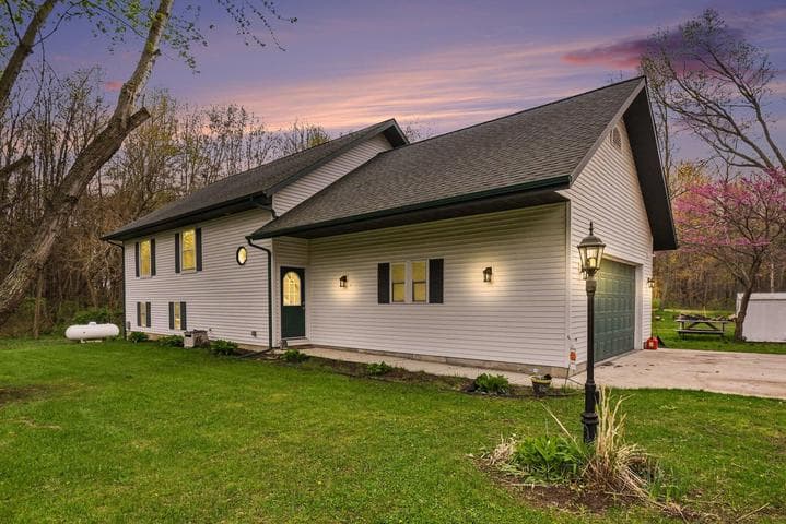 29542 Priest Street, Dowagiac, MI 49047