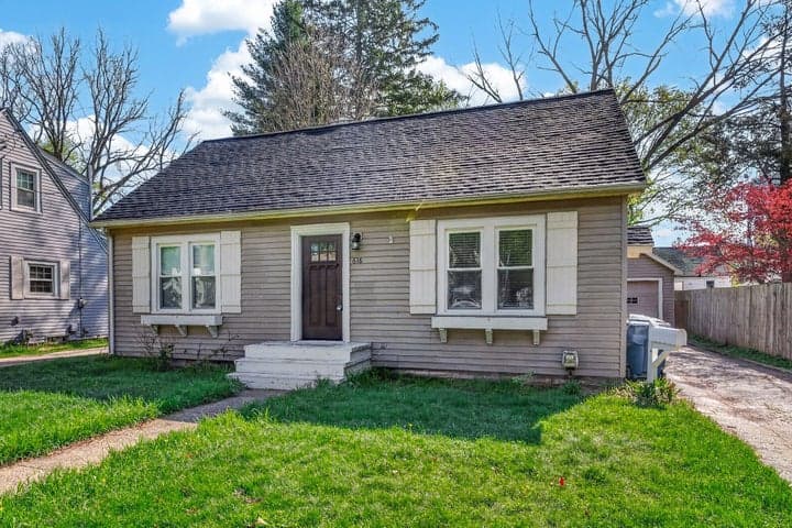 616 Pinehurst Boulevard, Kalamazoo, MI 49006
