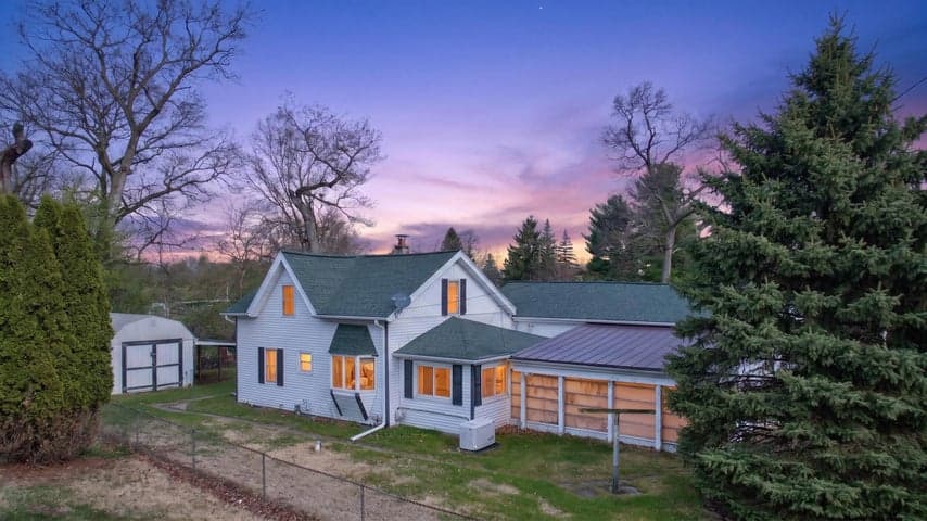 325 Ackerson Lake Drive, Jackson, MI 49201