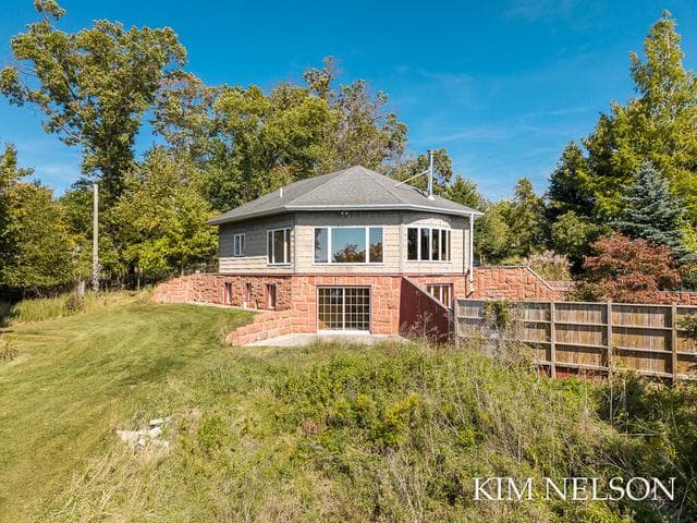 925 S Lake Street, Whitehall, MI 49461