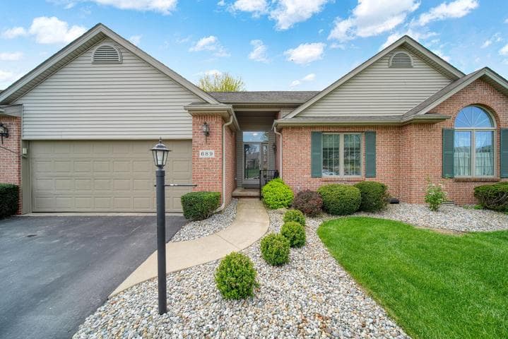 689 Korey's Circle 16, Blissfield, MI 49228