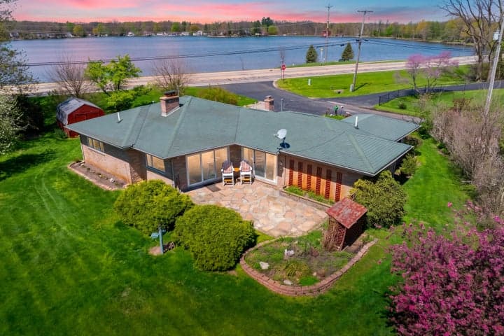 51545 Summit Street, Paw Paw, MI 49079