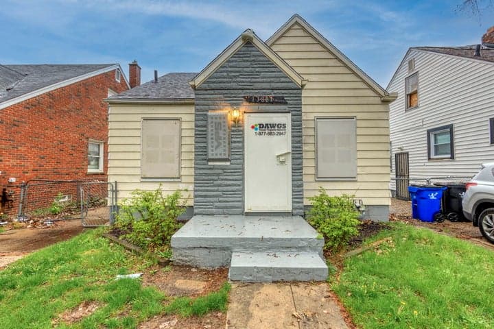13881 Carlisle Street, Detroit, MI 48205