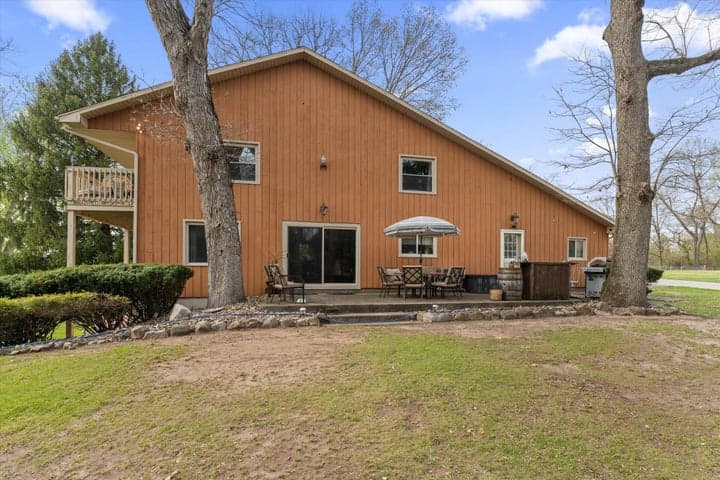 70328 Lakeview Drive, Edwardsburg, MI 49112