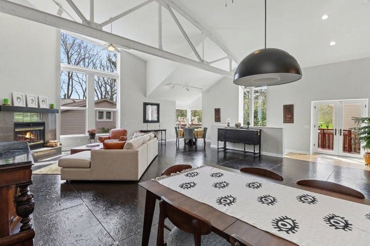 1906 Old Orchard Court, Ann Arbor, MI 48103