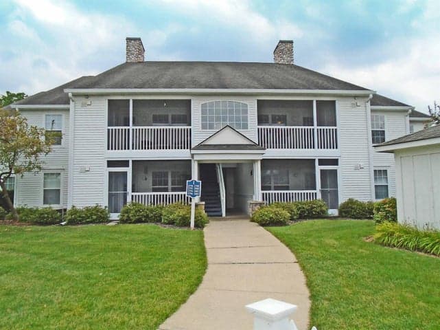2800 S Knightsbridge Circle, Ann Arbor, MI 48105