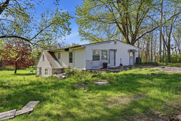 1928 S 35th Street, Galesburg, MI 49053
