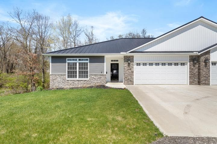 233 Auseon Court, Hillsdale, MI 49242