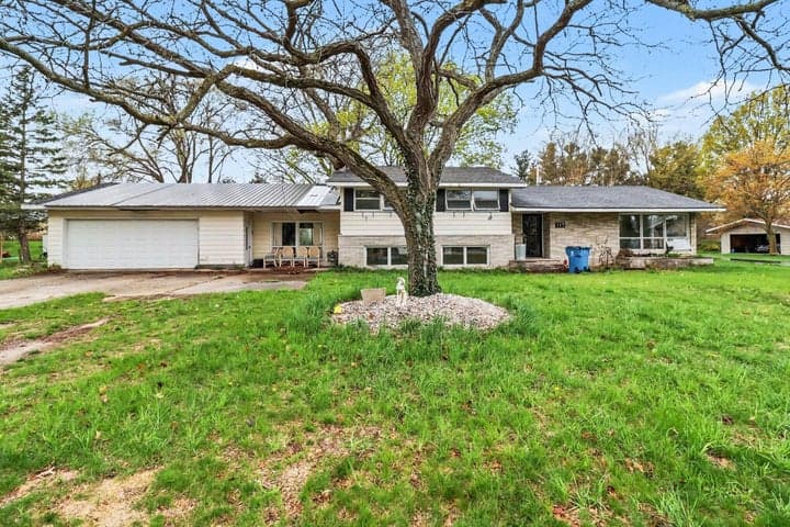 117 N Apple Street, Hart, MI 49420