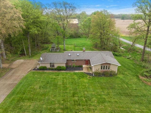 8467 Pucker Street, Berrien Center, MI 49102