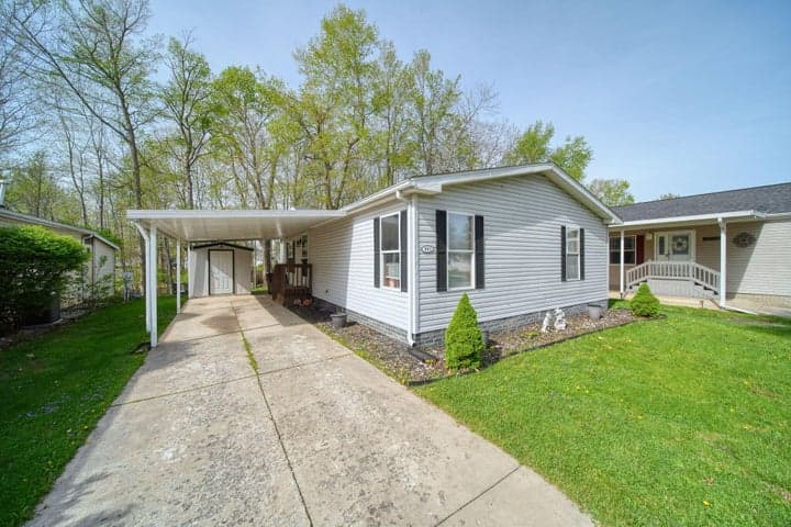 953 Savannah River Drive, Adrian, MI 49221